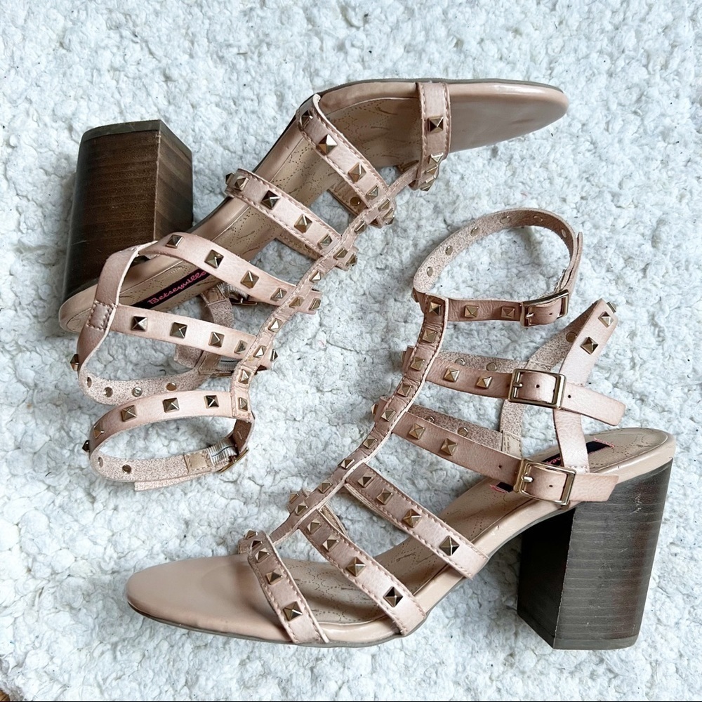 Betseyville by Betsey Johnson Naveah Gladiator Sandals Size 10 Tan Gold Studded